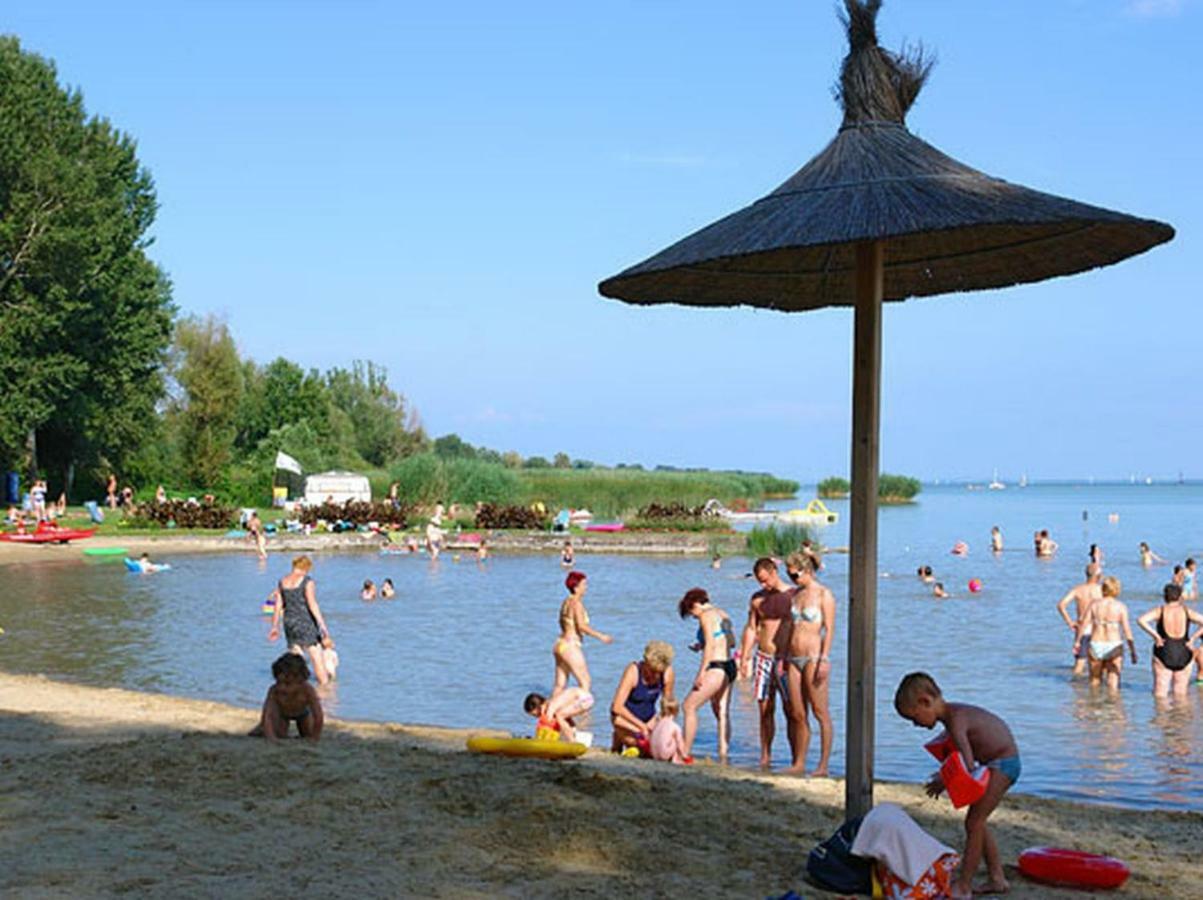Joe Beach Apartman Keszthely Ngoại thất bức ảnh